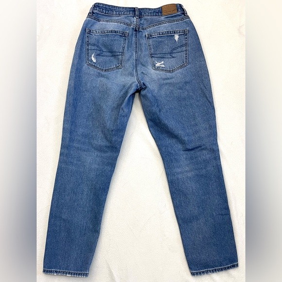 American Eagle Outfitters Classic Blue Distressed Women’s Mom Jeans Sz 4 Short - Picture 13 of 16